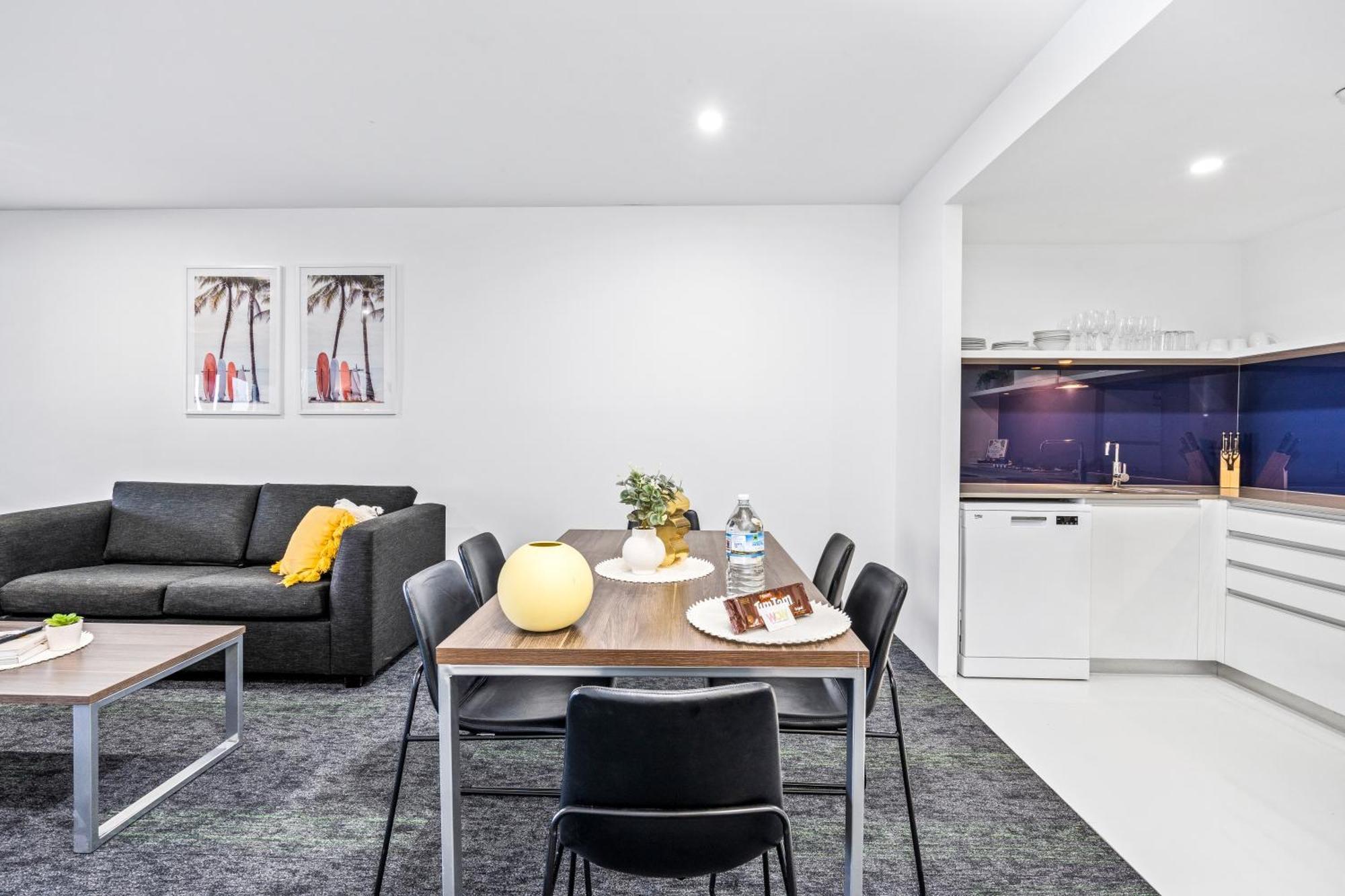 Circle On Cavill - Self Contained & Privately Managed Apartments - Wow Stay Gold Coast Exterior photo