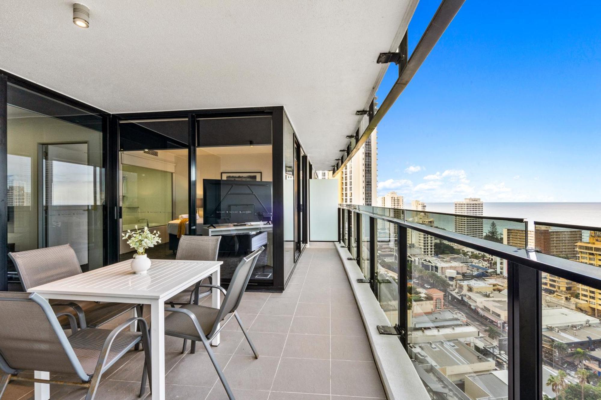 Circle On Cavill - Self Contained & Privately Managed Apartments - Wow Stay Gold Coast Exterior photo