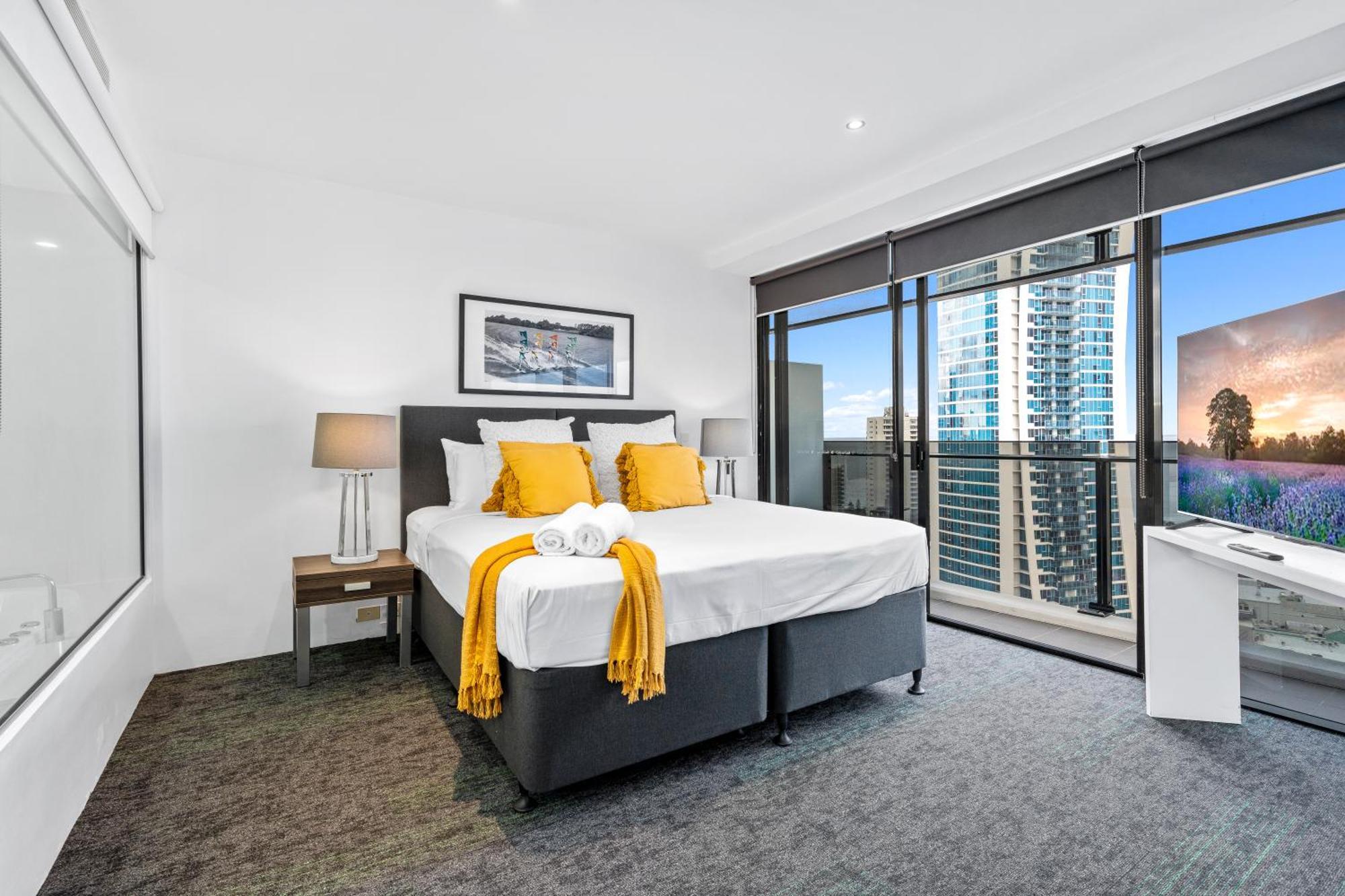Circle On Cavill - Self Contained & Privately Managed Apartments - Wow Stay Gold Coast Exterior photo