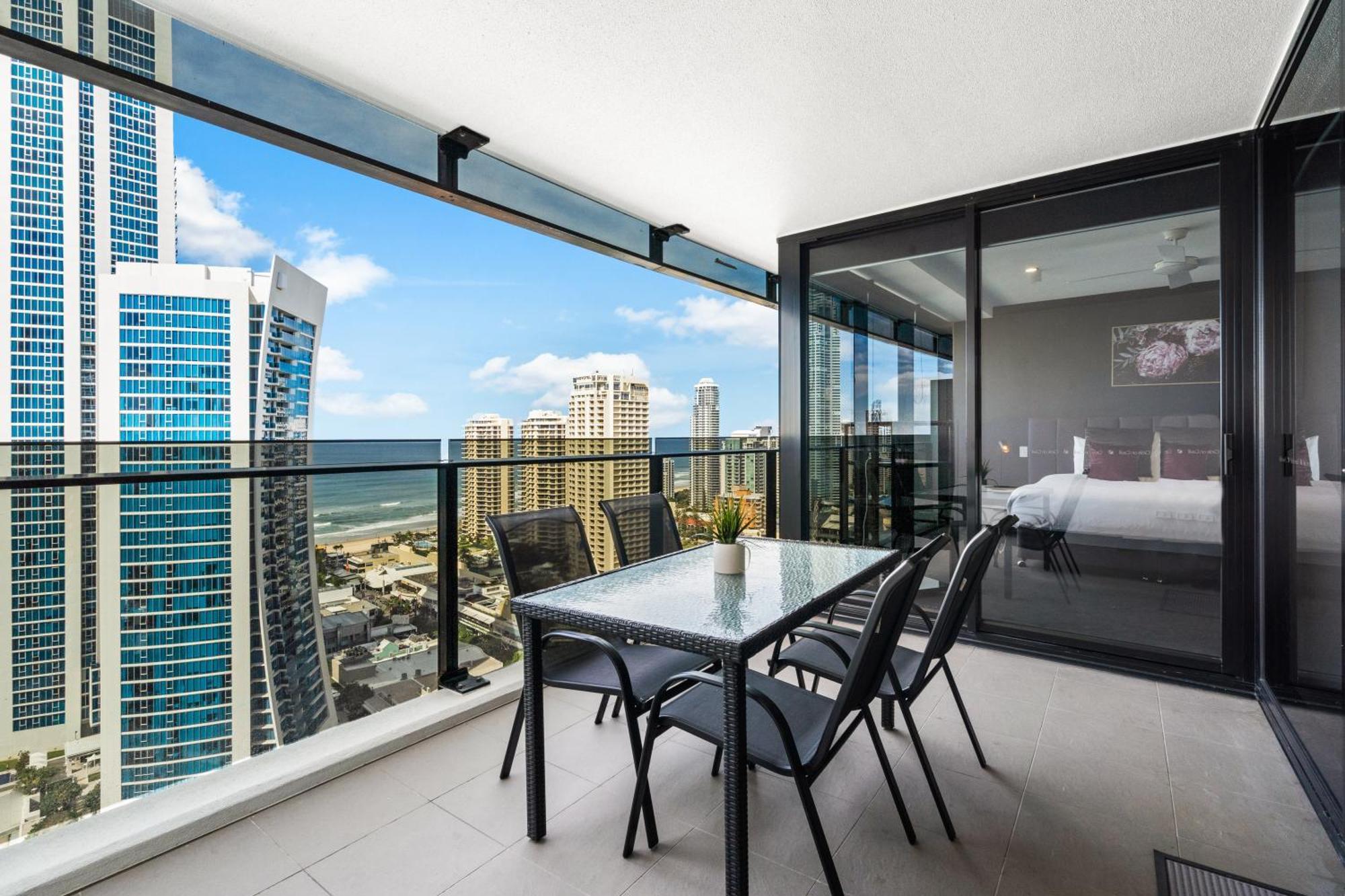 Circle On Cavill - Self Contained & Privately Managed Apartments - Wow Stay Gold Coast Exterior photo