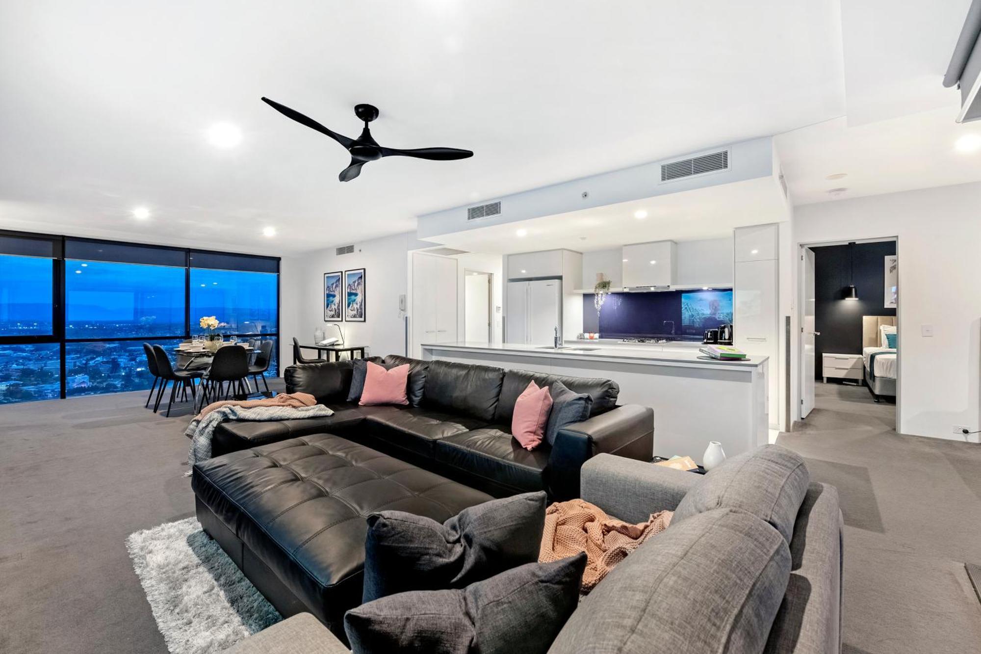 Circle On Cavill - Self Contained & Privately Managed Apartments - Wow Stay Gold Coast Exterior photo