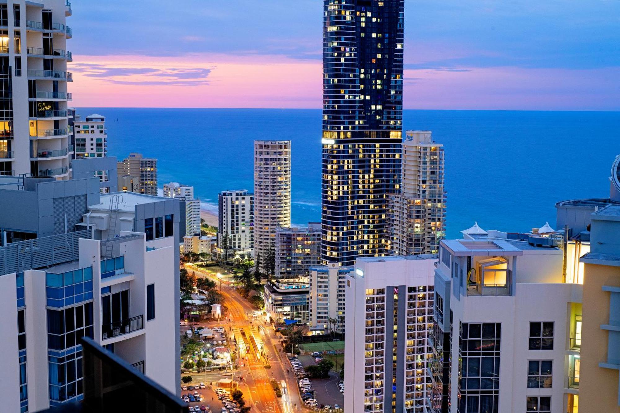 Circle On Cavill - Self Contained & Privately Managed Apartments - Wow Stay Gold Coast Exterior photo