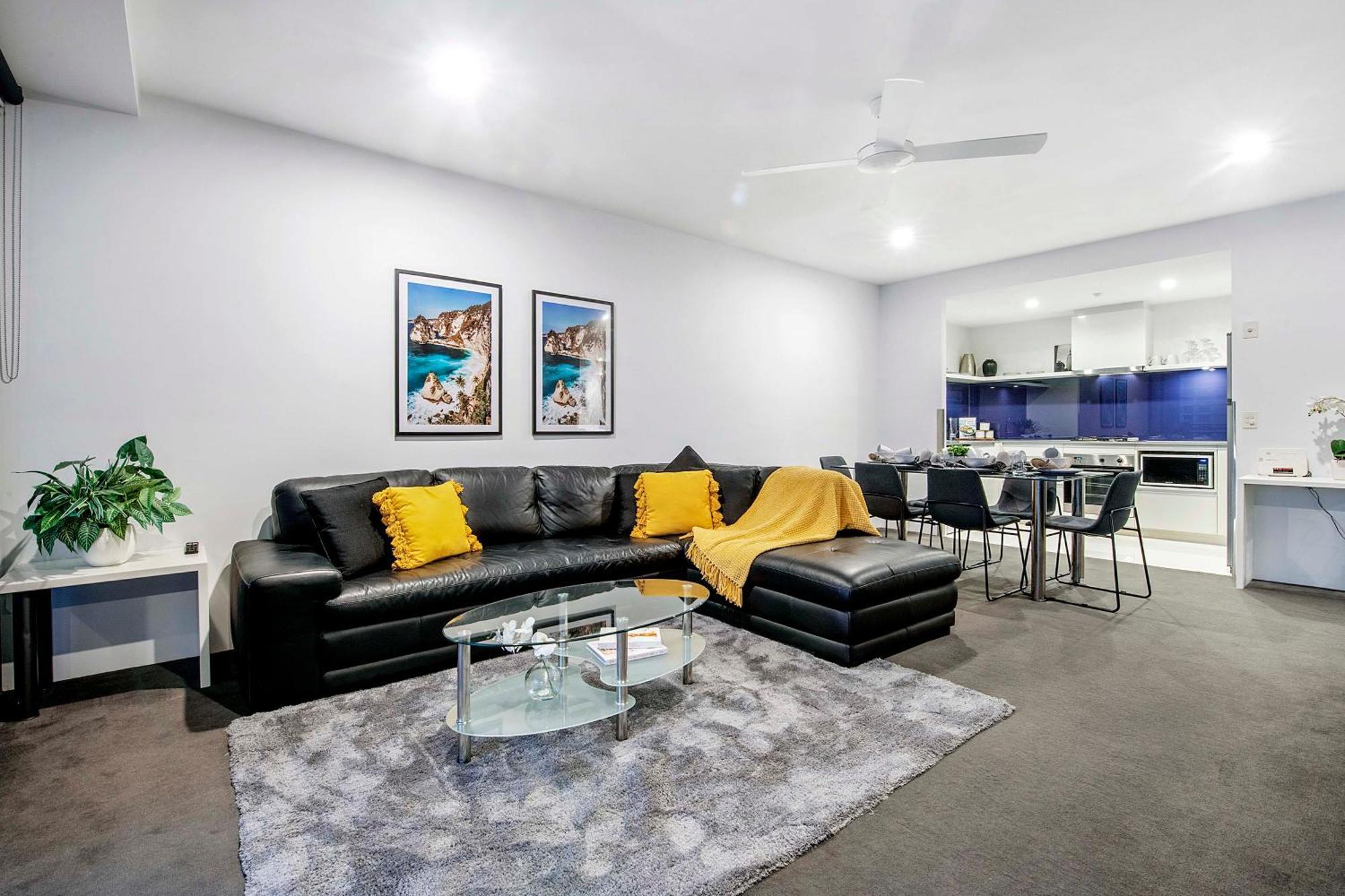 Circle On Cavill - Self Contained & Privately Managed Apartments - Wow Stay Gold Coast Exterior photo