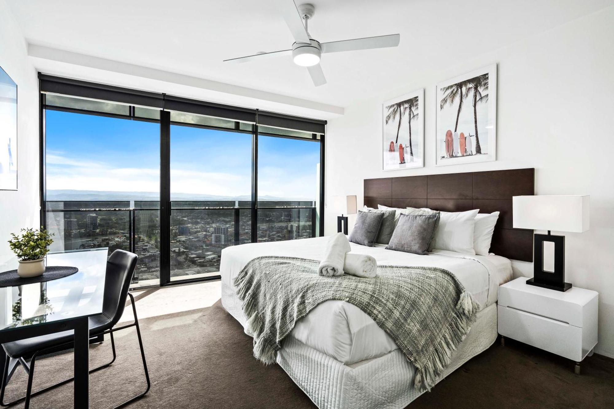 Circle On Cavill - Self Contained & Privately Managed Apartments - Wow Stay Gold Coast Exterior photo