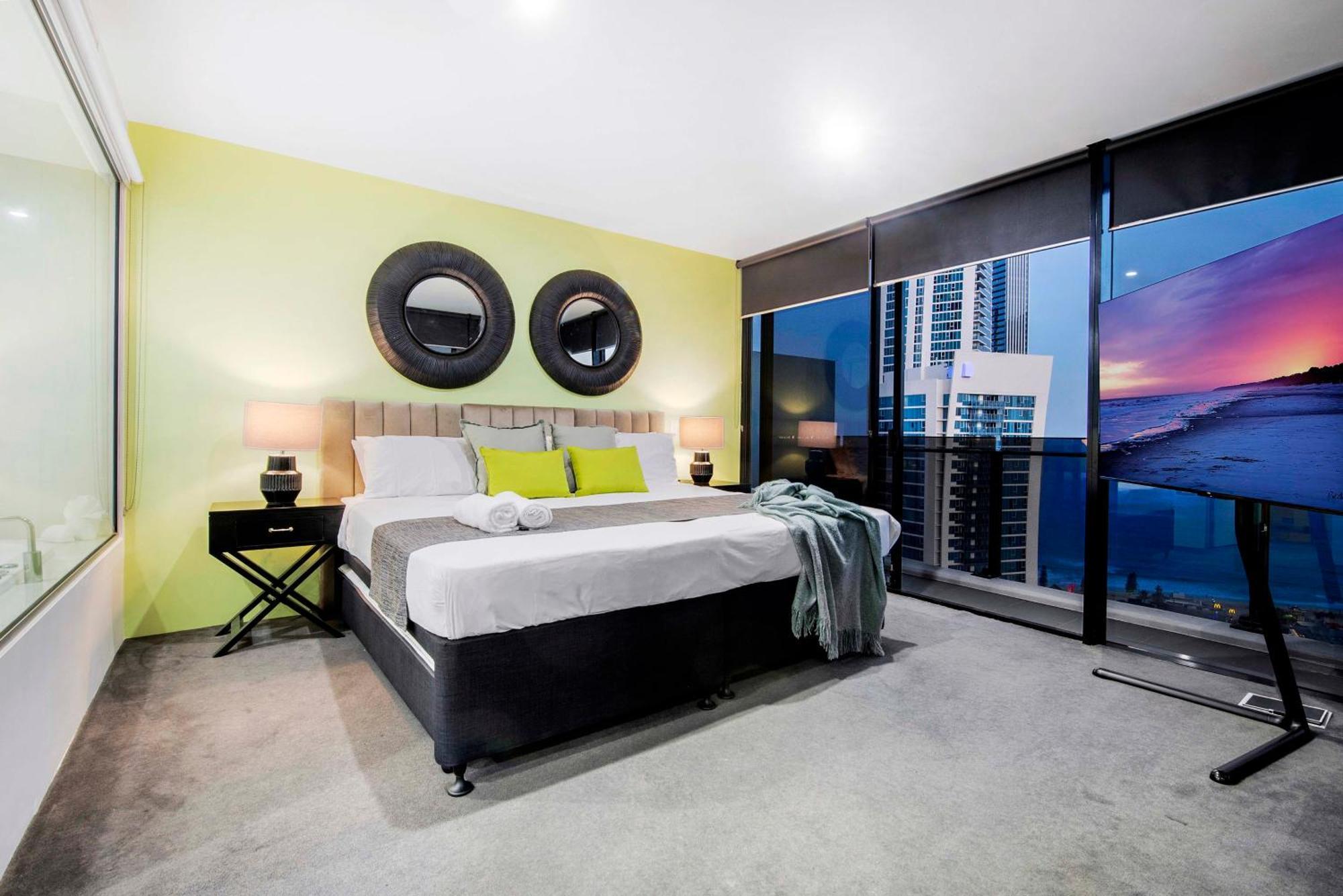 Circle On Cavill - Self Contained & Privately Managed Apartments - Wow Stay Gold Coast Exterior photo