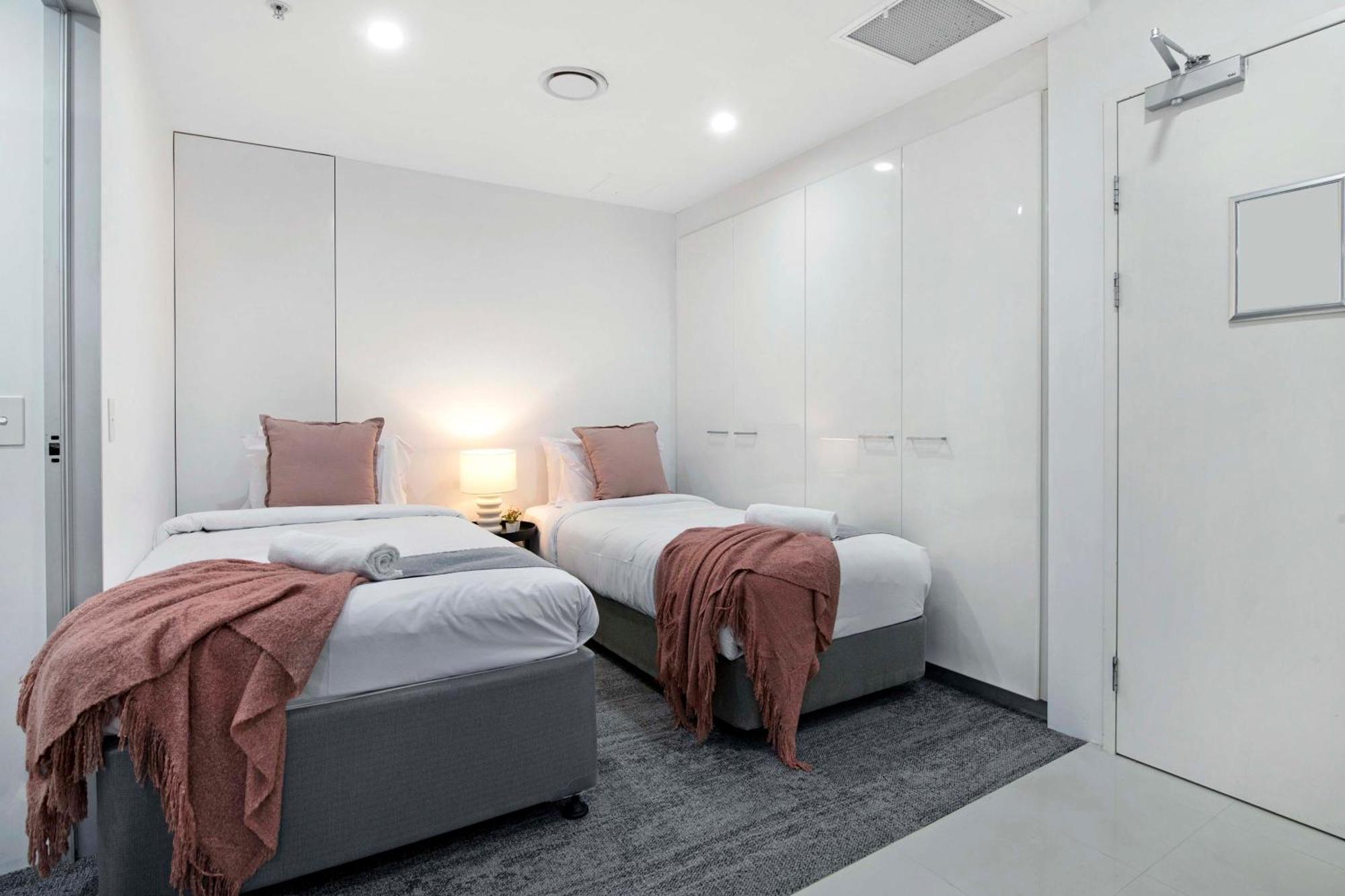 Circle On Cavill - Self Contained & Privately Managed Apartments - Wow Stay Gold Coast Exterior photo