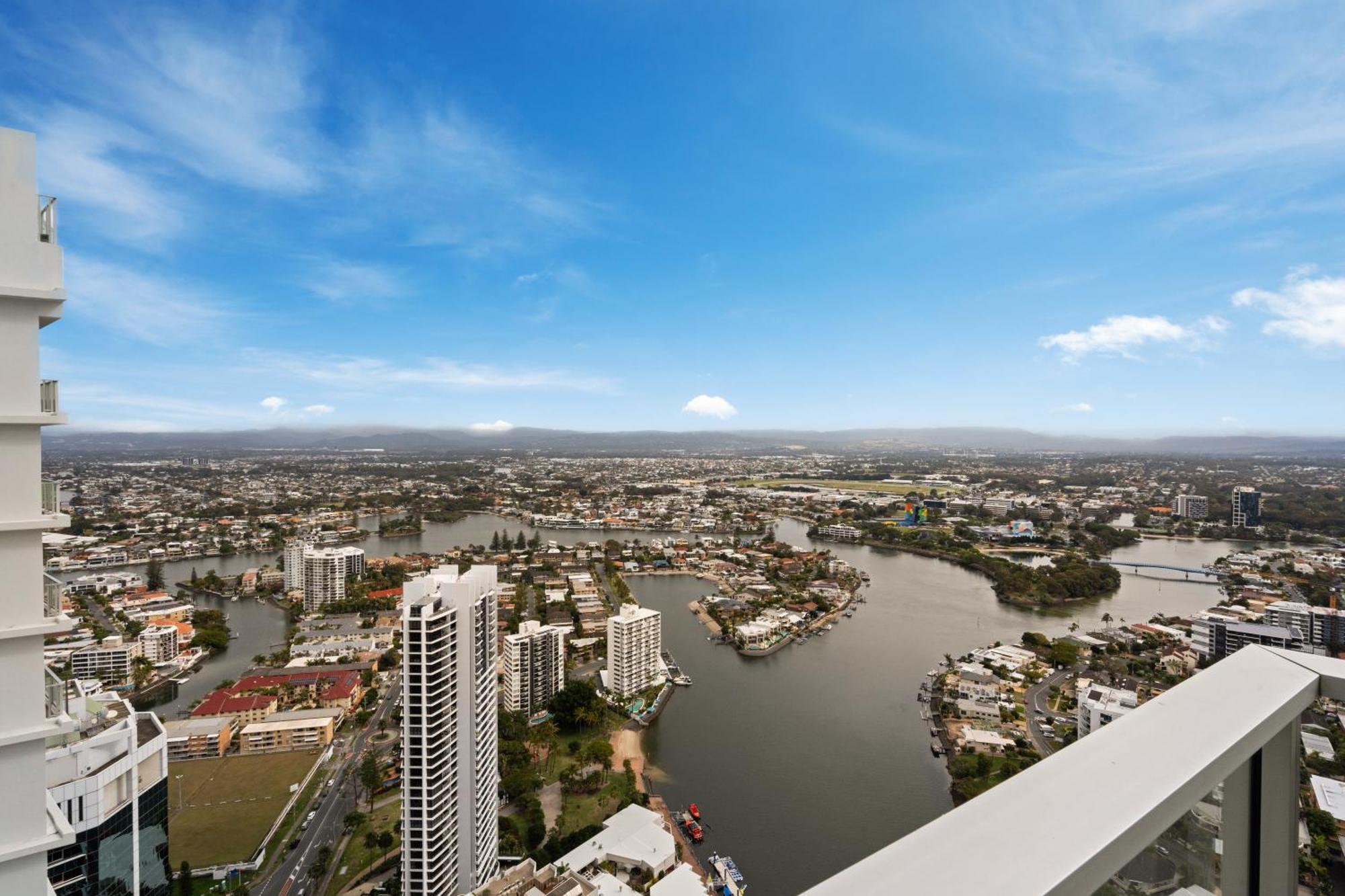 Circle On Cavill - Self Contained & Privately Managed Apartments - Wow Stay Gold Coast Exterior photo