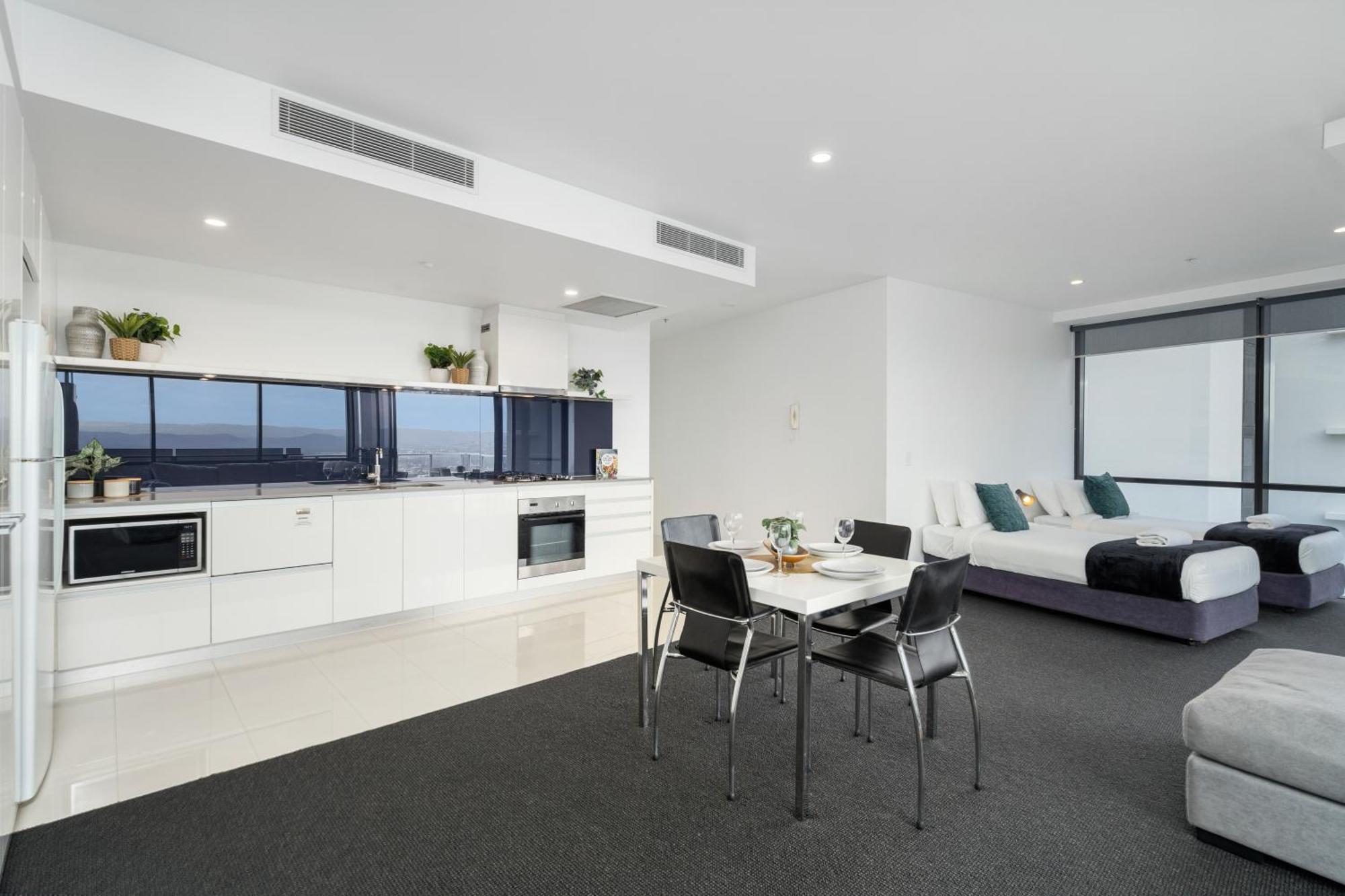 Circle On Cavill - Self Contained & Privately Managed Apartments - Wow Stay Gold Coast Exterior photo