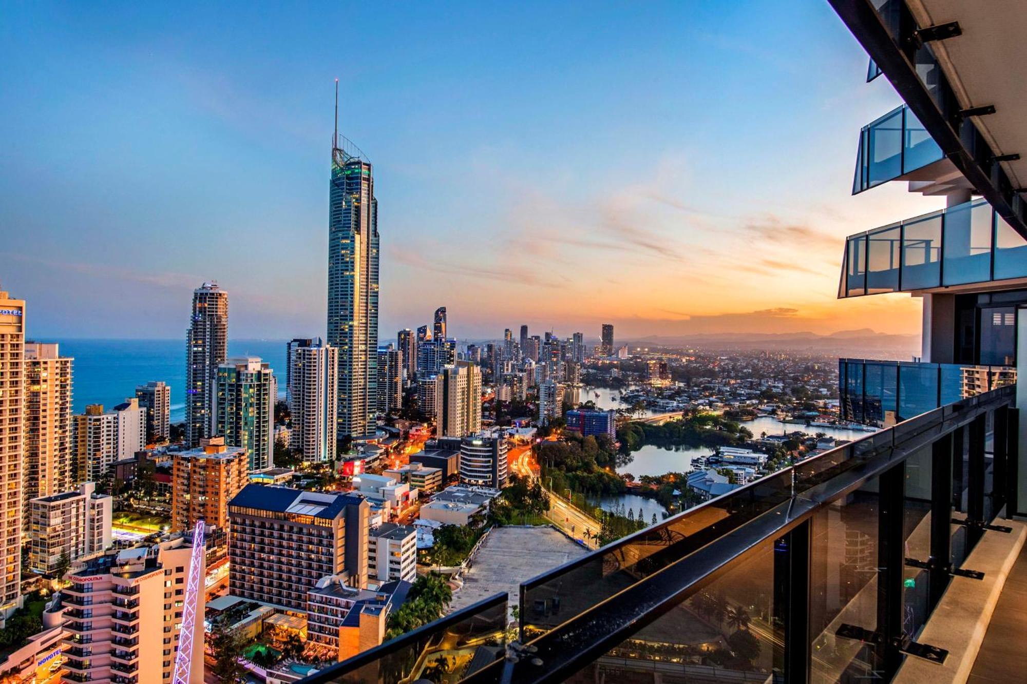 Circle On Cavill - Self Contained & Privately Managed Apartments - Wow Stay Gold Coast Exterior photo