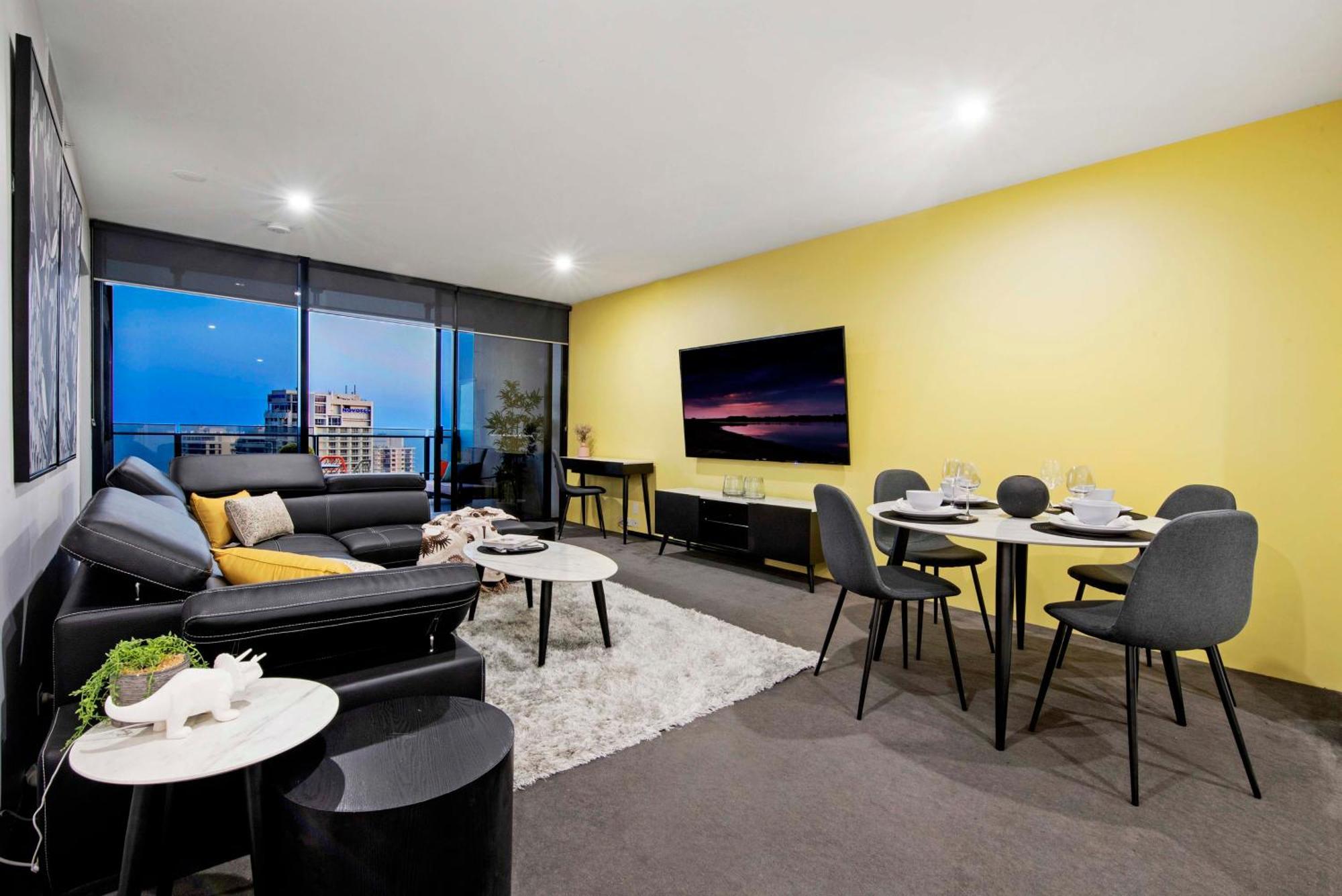 Circle On Cavill - Self Contained & Privately Managed Apartments - Wow Stay Gold Coast Exterior photo