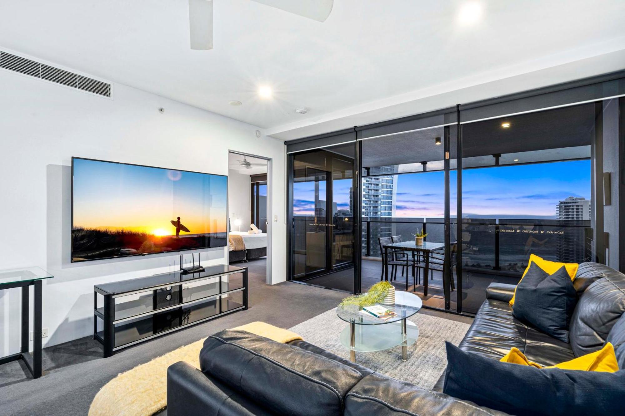 Circle On Cavill - Self Contained & Privately Managed Apartments - Wow Stay Gold Coast Exterior photo