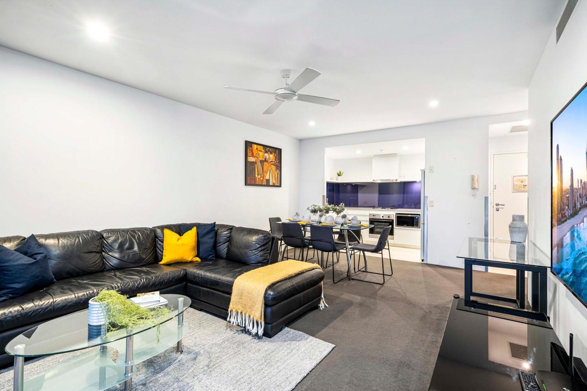 Circle On Cavill - Self Contained & Privately Managed Apartments - Wow Stay Gold Coast Exterior photo