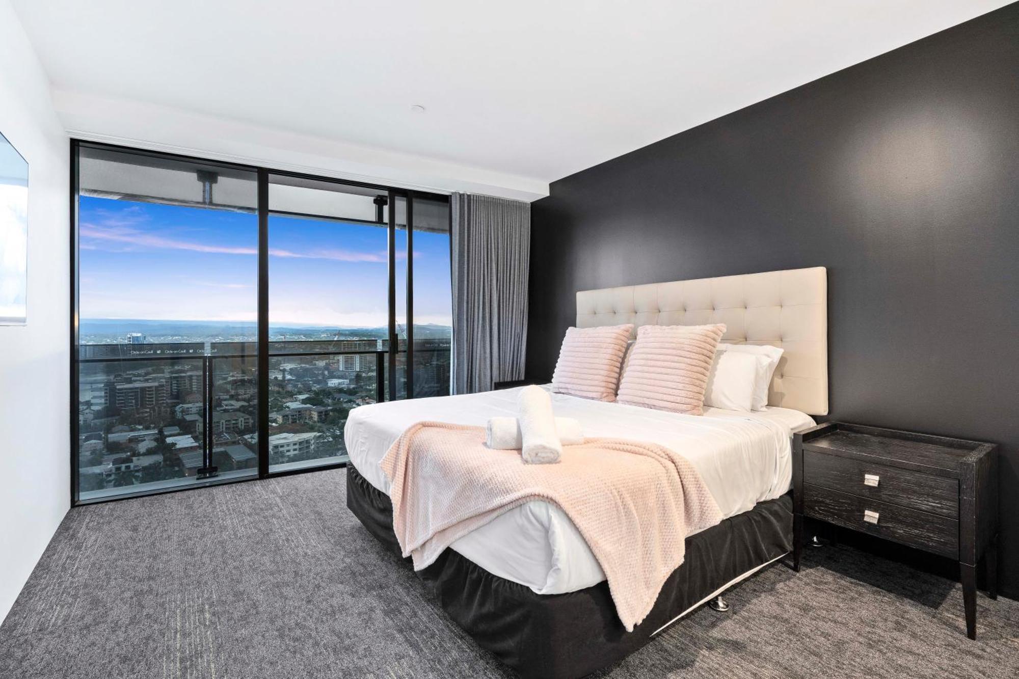 Circle On Cavill - Self Contained & Privately Managed Apartments - Wow Stay Gold Coast Exterior photo