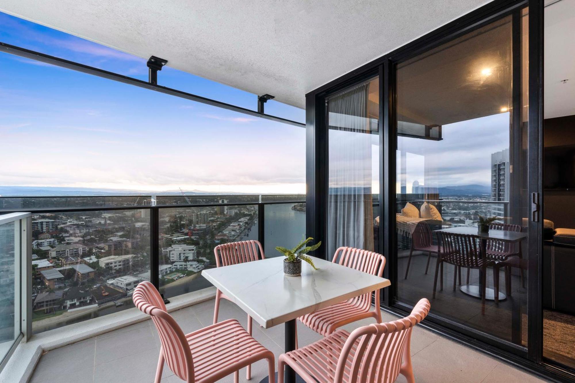 Circle On Cavill - Self Contained & Privately Managed Apartments - Wow Stay Gold Coast Exterior photo